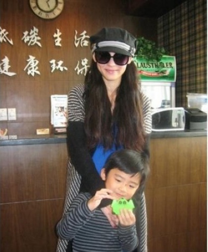 张柏芝李小璐赵薇　明星辣妈微博晒子萌照