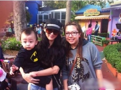 张柏芝李小璐赵薇　明星辣妈微博晒子萌照