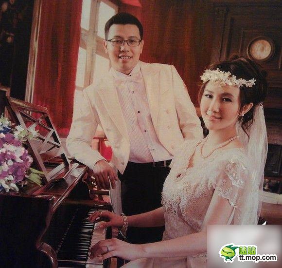 一脱成名 揭秘色情女王养成史