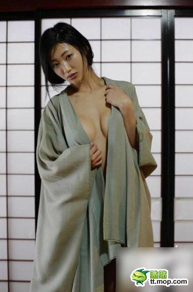 一脱成名 揭秘色情女王养成史