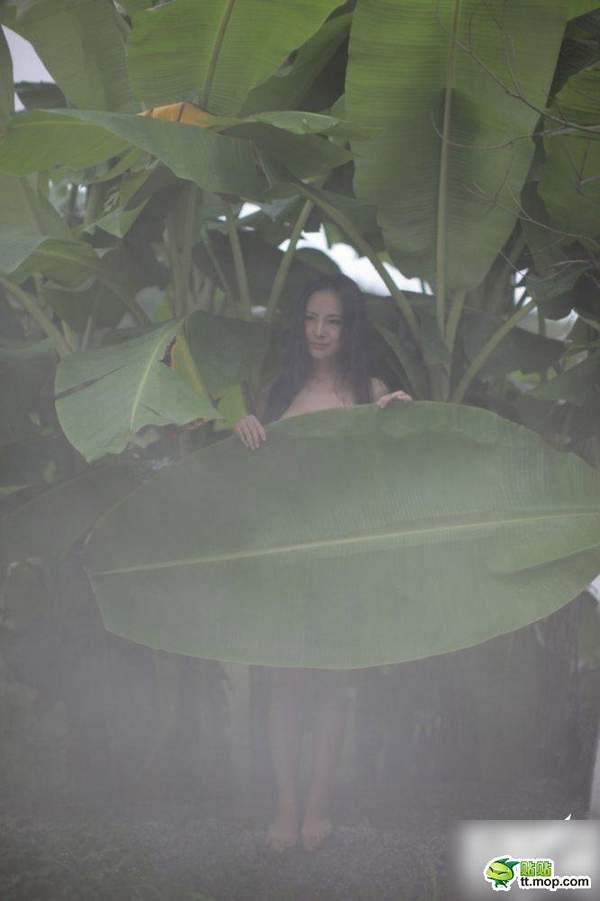 一脱成名 揭秘色情女王养成史
