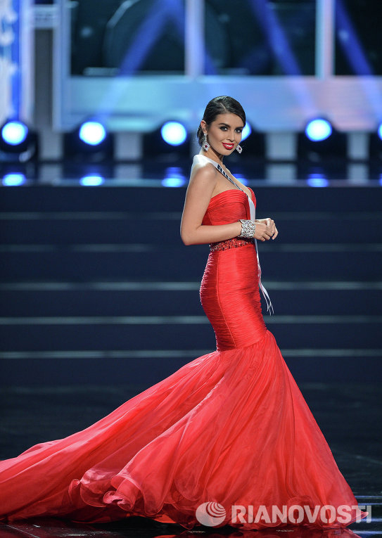 2013环球小姐半决赛 佳丽着泳装礼服身段妖娆