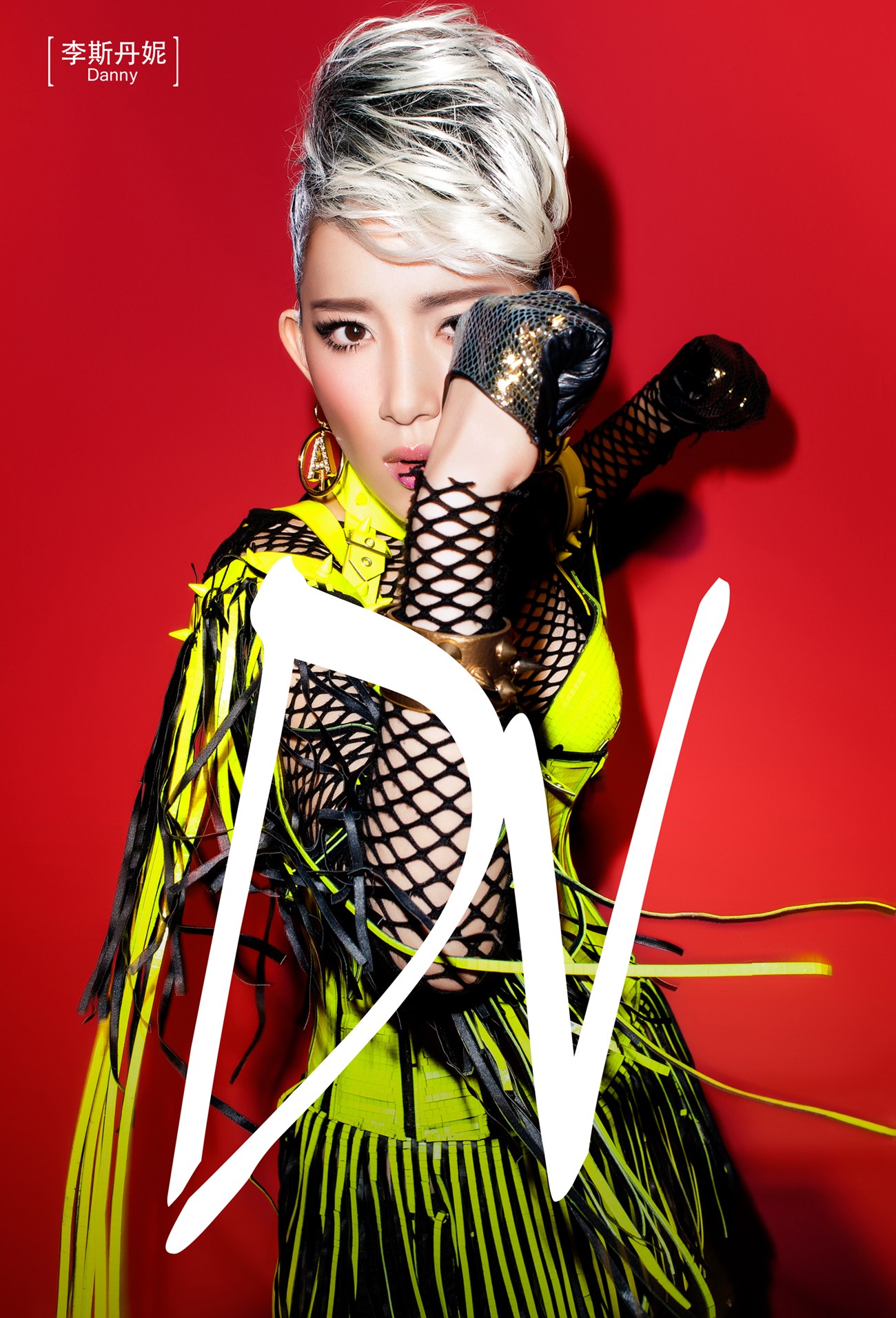 江映蓉李斯丹妮最新宣传照曝光 未来感十足