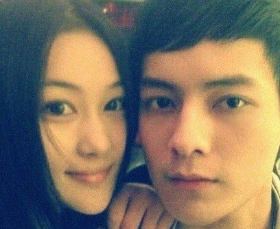 张馨予被爆再劈腿 快男冯铭潮自怪年少无知