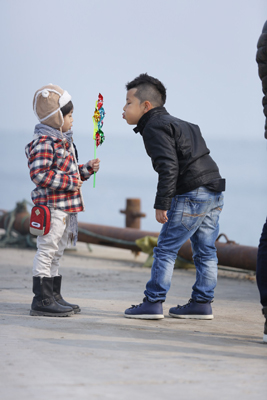 童星身价直逼二线演员 萌娃蹿红引发新问题