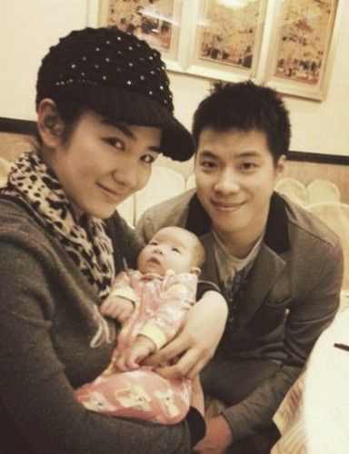 黄奕老公微博致歉 网友炮轰：该吃药了