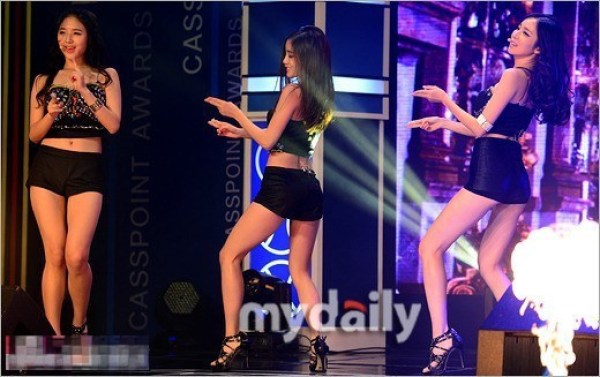 韩星爆乳亮相活动 镂空蕾丝装遮三点