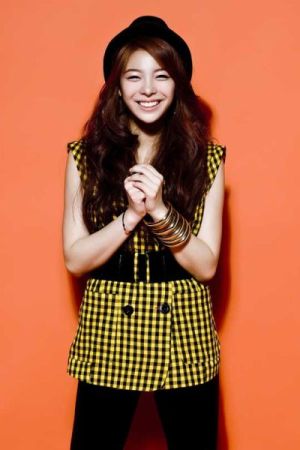 韩星爆乳亮相活动 镂空蕾丝装遮三点