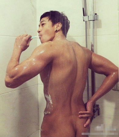 何润东被封雕王 自曝上厕所常被偷看