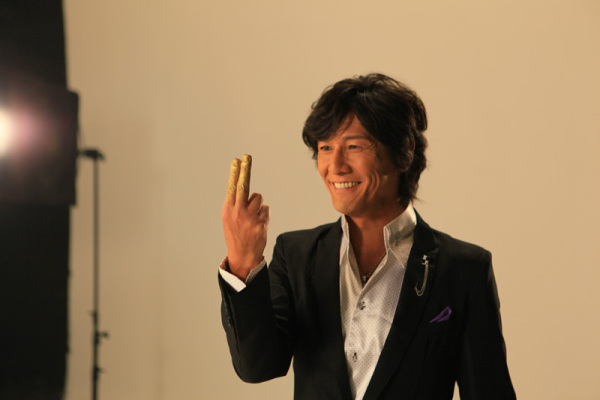 AV男星加藤鹰赤裸湿身拍收官之作