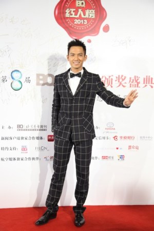 吉克隽逸短发亮相BQ红人榜红毯 透视裙抢镜