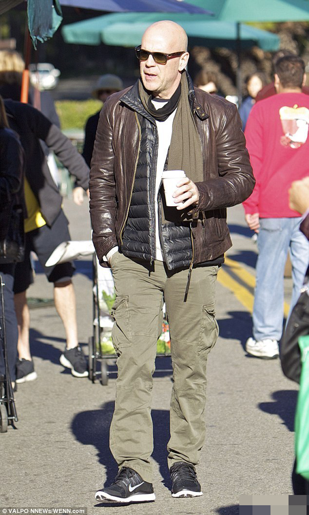 布鲁斯·威利斯娇妻怀孕 58岁硬汉再当爹