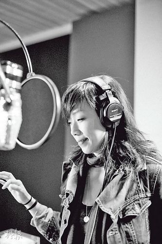林忆莲旧歌被男友重新编曲黑白MV照曝光（图）