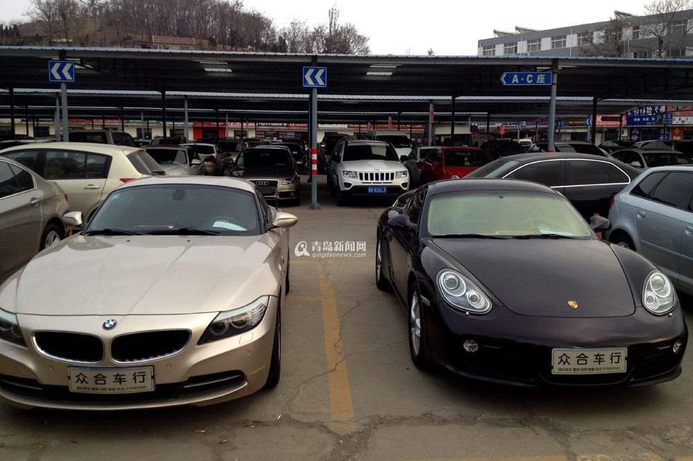 高清：临近年末青岛二手车市场火爆 豪车云集