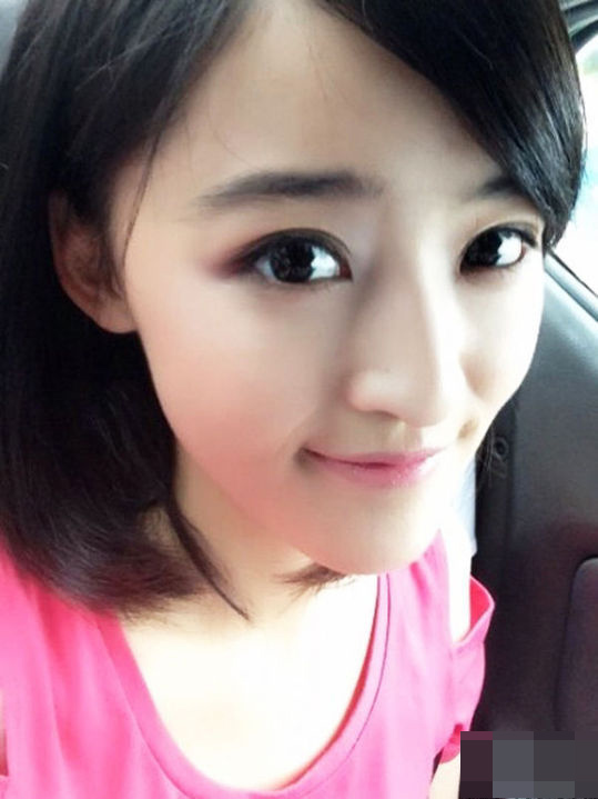 央视新晋美女主播走红 被赞清纯超奶茶妹