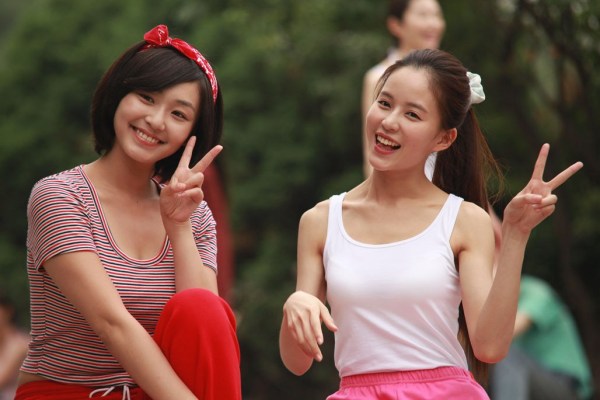 《怒放》曝女神剧照 温心复古造型致敬理想年代