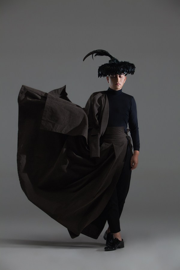 吉杰最新写真曝光 彝族风勇闯时尚圈