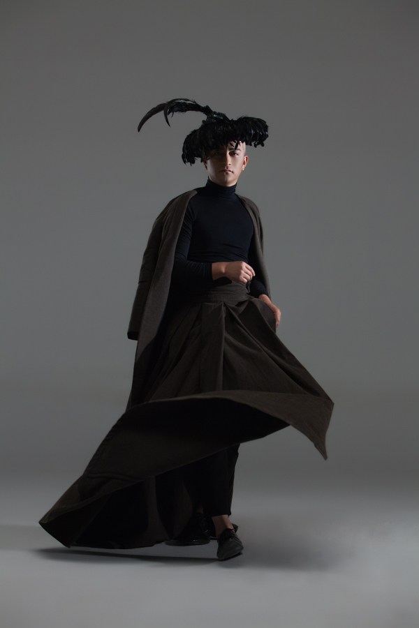 吉杰最新写真曝光 彝族风勇闯时尚圈