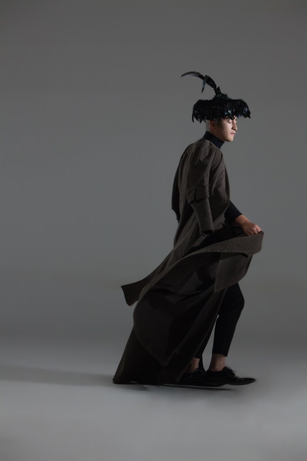 吉杰最新写真曝光 彝族风勇闯时尚圈