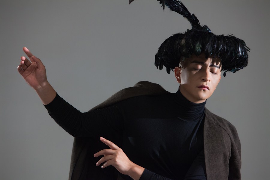 吉杰最新写真曝光 彝族风勇闯时尚圈