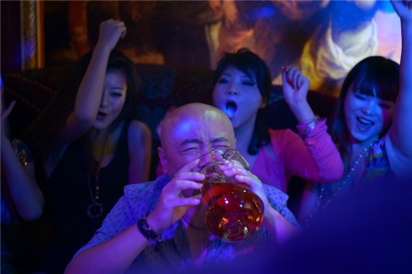 徐峥黄渤闹“基情”拼艳遇 宁浩要整盘重口味