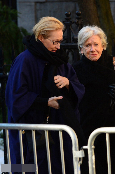 霍夫曼葬礼举行 好友斯特里普布兰切特现身