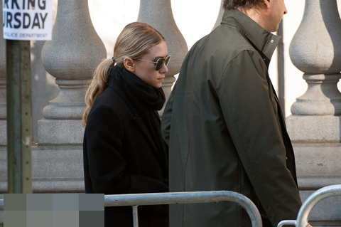 霍夫曼葬礼举行 好友斯特里普布兰切特现身