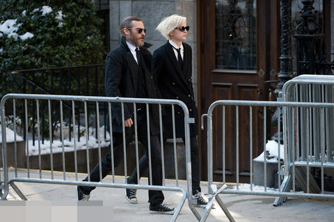 霍夫曼葬礼举行 好友斯特里普布兰切特现身