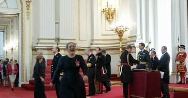 阿黛尔3年不出新碟 仍赚3亿元版权费