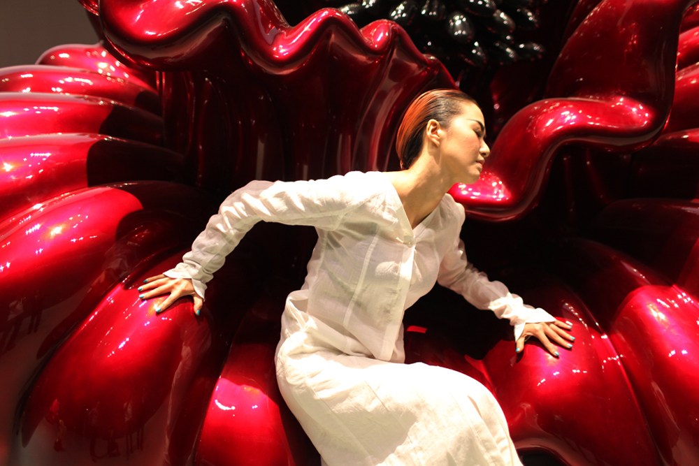 谭维维最新写真曝光 拥抱温暖全世界