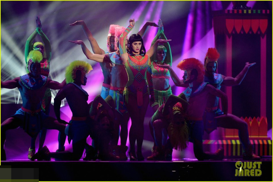 全英音乐奖 水果姐民族风短裙火热开唱