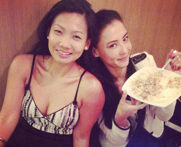 张柏芝带两子吃饭 淡妆上阵遭身边粉丝抢镜