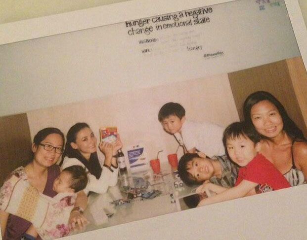 张柏芝带两子吃饭 淡妆上阵遭身边粉丝抢镜