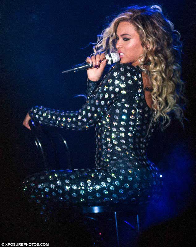 碧昂斯激情挑逗引爆个唱 屡次变装闪耀全场