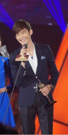 张翰否认与郑爽情变：只是忙拍戏 已四个月未见