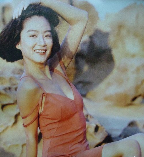 揭秘女神泳装照 李嘉欣林青霞艳压群芳