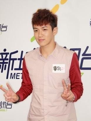 柯震东谈文章出轨显尴尬 否认向萧亚轩求婚