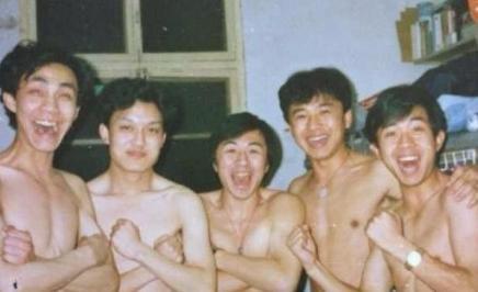 李锐晒同学“裸照”