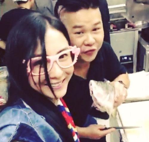 张柏芝带两子用餐被拍 Quintus超萌Lucas帅气