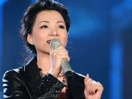 董卿缺席我要上春晚 曝想离职央视不放人