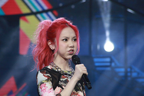 邓紫棋上演升级版金鱼表情