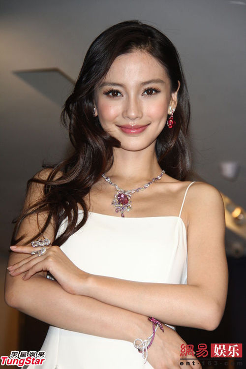 Angelababy抵台参加活动