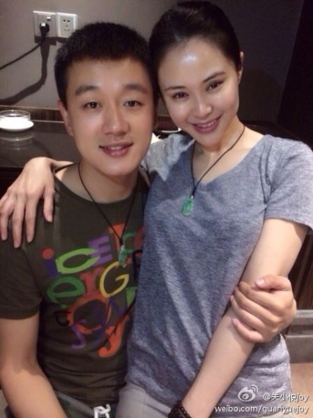 佟大为与关悦夫妻合影