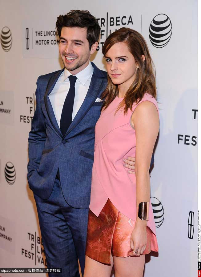 艾玛·沃特森出席翠贝卡电影节 为挚友新片造势