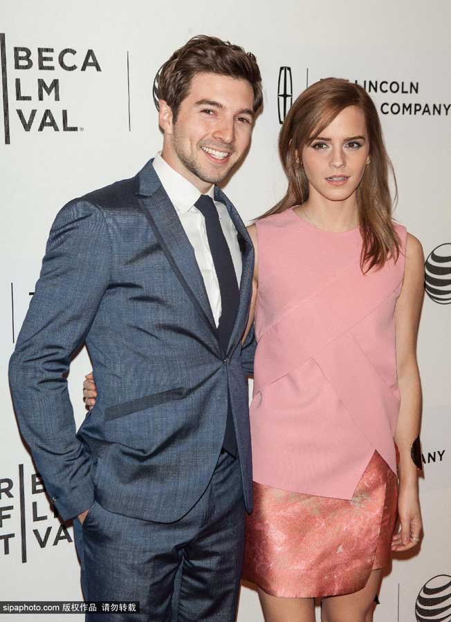 艾玛·沃特森出席翠贝卡电影节 为挚友新片造势