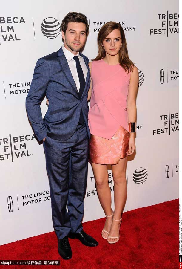 艾玛·沃特森出席翠贝卡电影节 为挚友新片造势