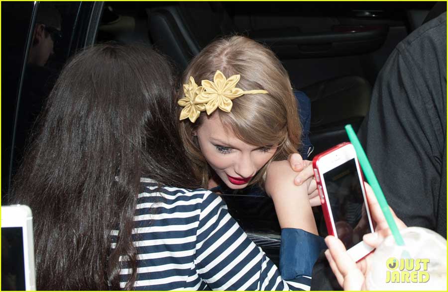 泰勒 斯威夫特逛花店 热拥粉丝