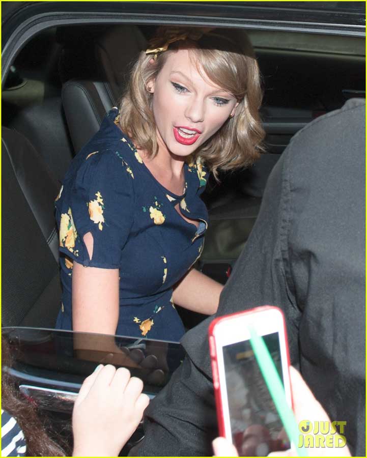 泰勒 斯威夫特逛花店 热拥粉丝