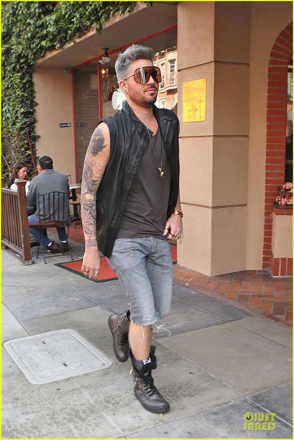 亚当 兰伯特现身街头 大秀手臂纹身