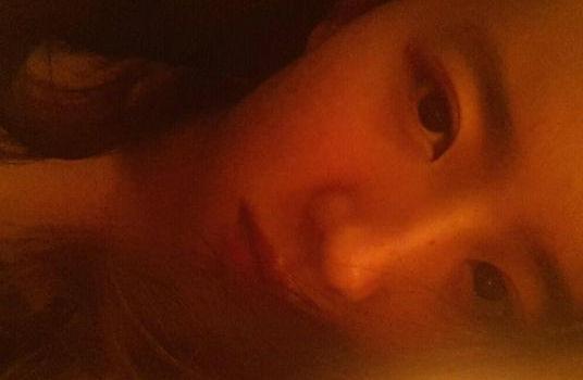 刘亦菲半夜发自拍照。